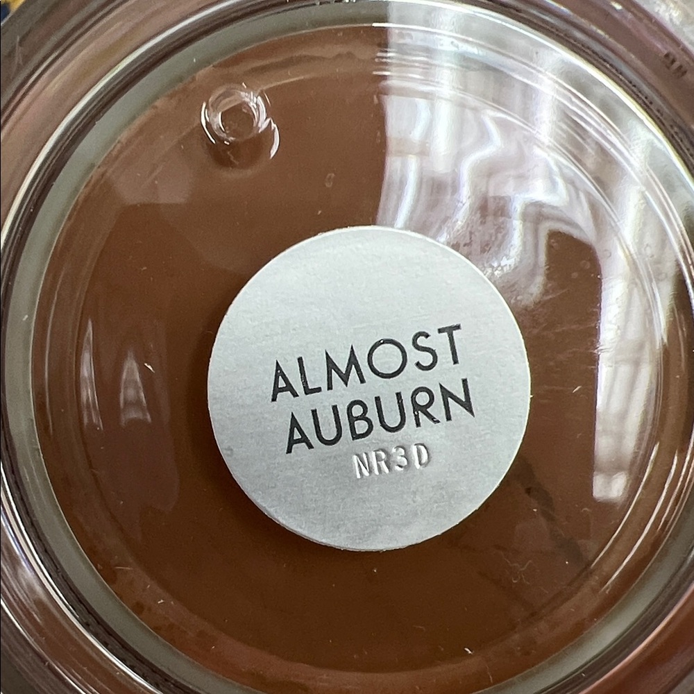 Merle Norman Flawless Effect Loose Powder - Almost Auburn - Picture 2 of 6